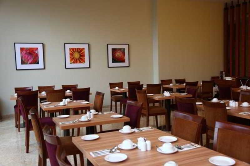 Park Hotel Cawang Giacarta Esterno foto
