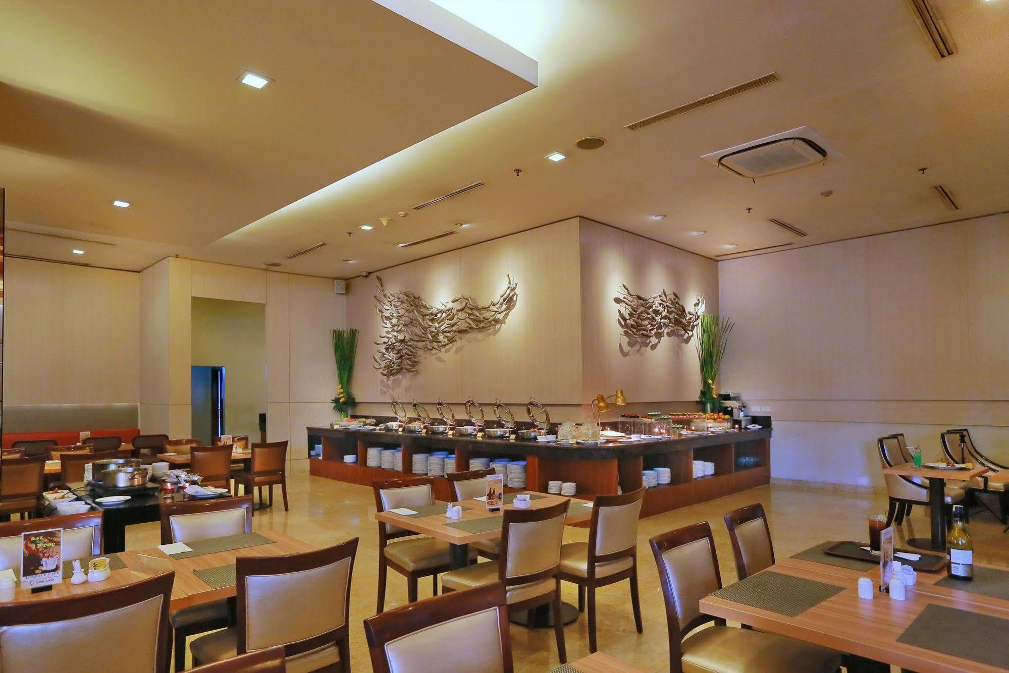 Park Hotel Cawang Giacarta Esterno foto