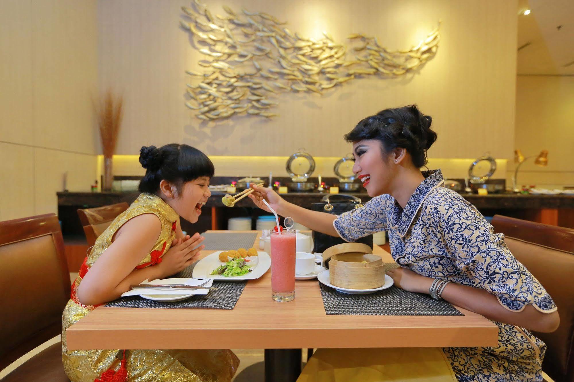 Park Hotel Cawang Giacarta Esterno foto