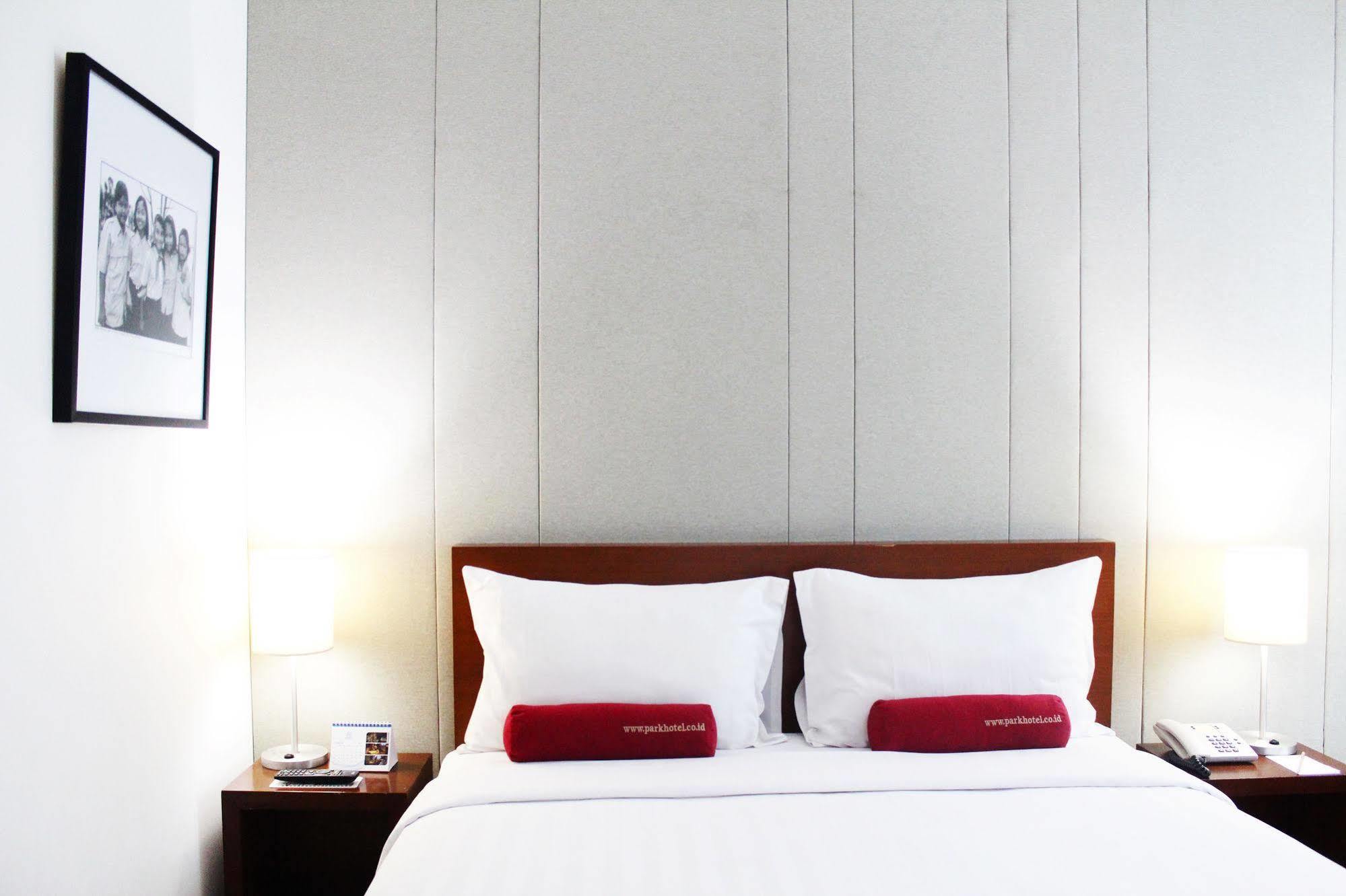 Park Hotel Cawang Giacarta Esterno foto