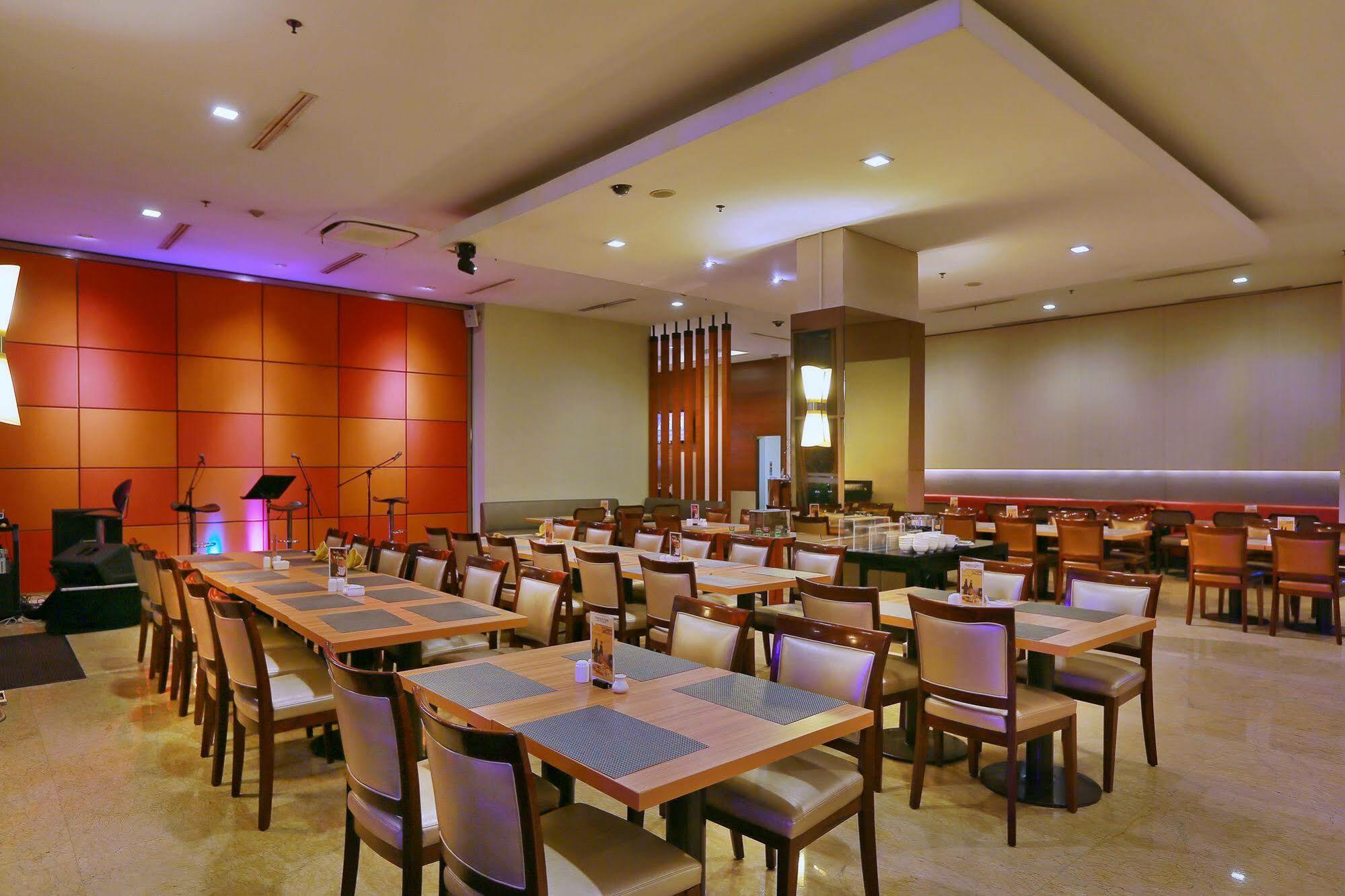 Park Hotel Cawang Giacarta Esterno foto